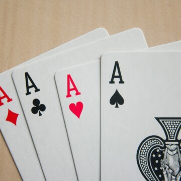 Les nouvelles variantes de poker populaires et comment y jouer.